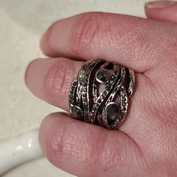 RIng size 7. Fun ring. Very comfortable to wear, especially under gloves. - Picture 1 of 5